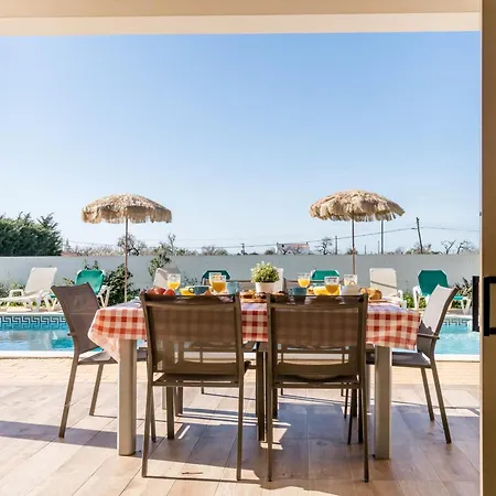 Spacieuse Pour Familles Avec Piscine Privee A - Pt-1-6 *